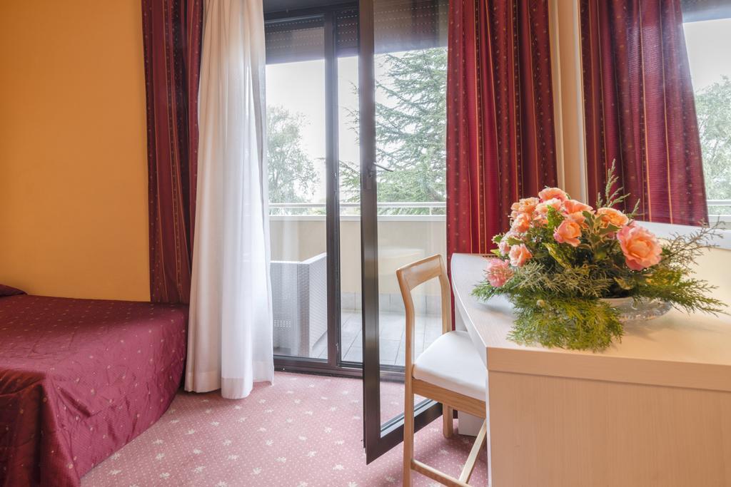 Hotel Bavaria Levico Terme Exterior photo